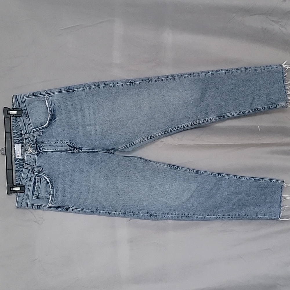 ZARA MidRise Waist Relaxed Mom Jeans, Size 8, Color Blue